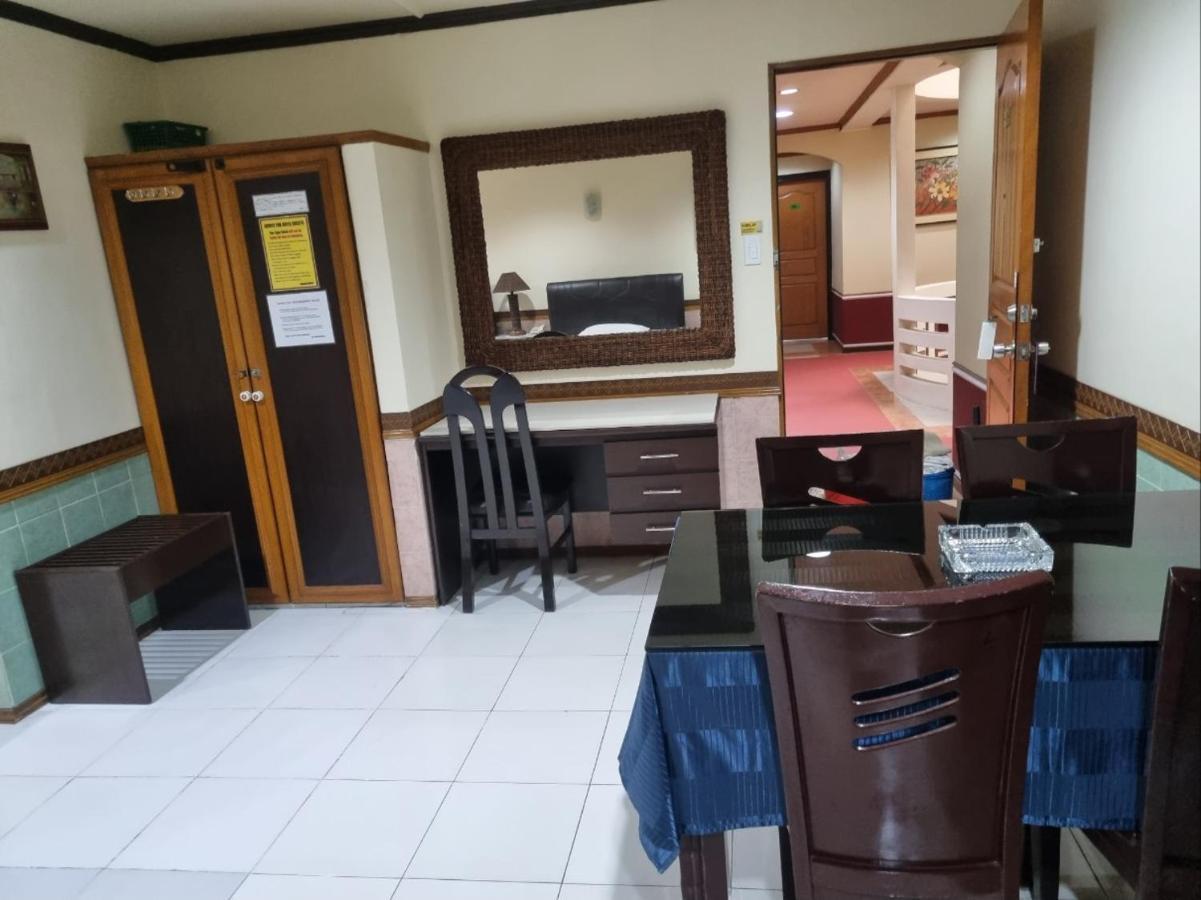 Clark Angeles Tiger Hotel Exterior foto